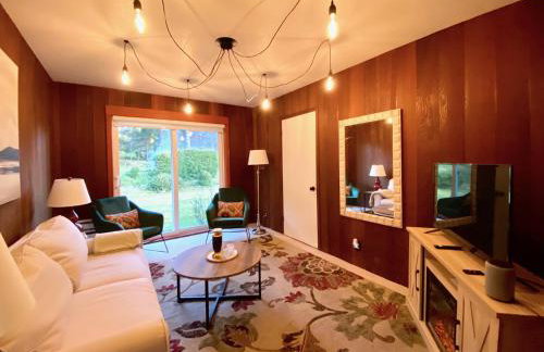 The Redwood Guesthouse at the Floras Lake Getaway - Foto 10