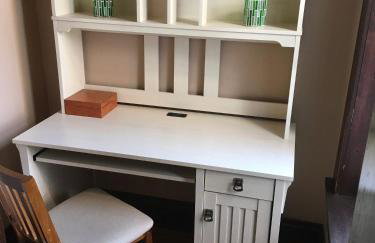 Historic Upstairs Apartment - Foto 20