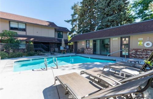 Large Upgraded, Family Friendly Condo with Garage - Foto 42