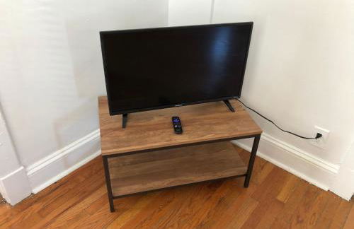 Private 2 bedroom and 1 bathroom house in a quiet area and convenient to NYC bus and train, MetLife Stadium FIFA World Cup 35 minutes away - Foto 3