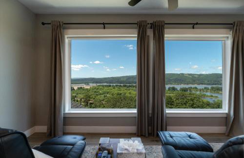 Eagles Bluff 1BR Suite of Kalama Oaks Lodge - Photo 13