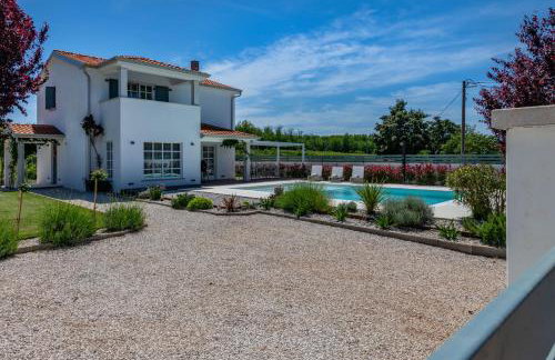 Villa Fiora, a beautiful and modern villa with a pool - Foto 32