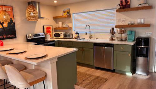 Serene Modern Home Backdoor with great WiFi, games, movies, patio seating and bbq Easy Access to North Joshua Tree National Park in 10 minutes - Photo 3