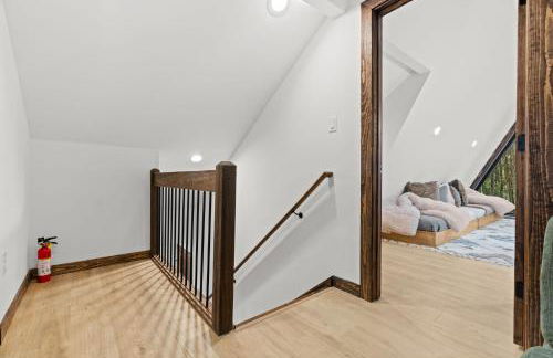 Hot Tub Sauna Spacious Backyard Luxury - Photo 25