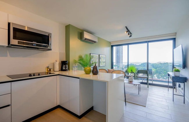 Luxurious 1BR Apartment With Stunning Balcony View - Photo 20