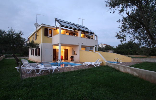 Holiday Home in Novigrad With Private Pool - Photo 16