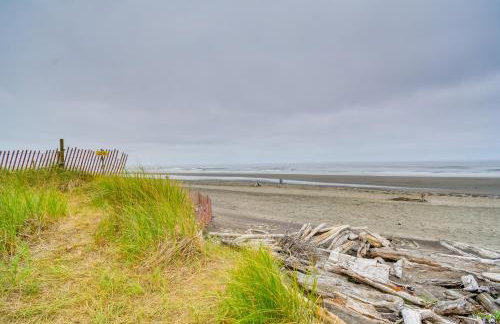 Walk to Beach Panoramic Splendor Westport Condo - Foto 2