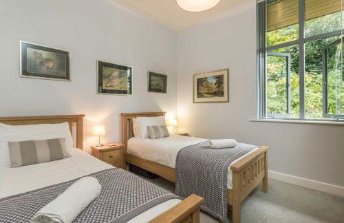 Secluded, New Forest Riverside Lodge - Photo 22