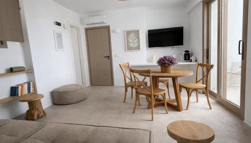 REYA suites - Photo 5