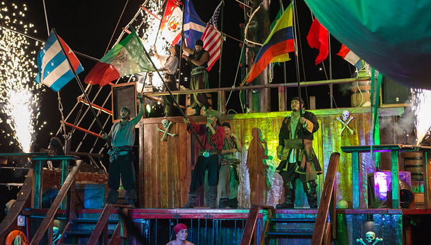 Barco pirata Jolly Roger con cena y espectáculo en la bahía de Cancun - Foto 3