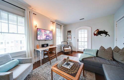 Elegant 1BR in Elizabeth with Covered Porch - Foto 4