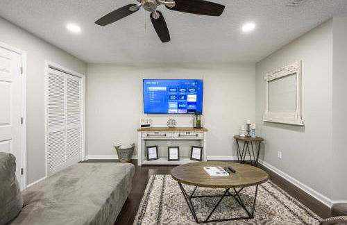 Lots of Hot Spots & Activities Near This Townhome - Foto 22