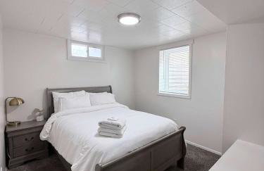 Newly Renovated Home w Garage Near Old Town - Foto 24