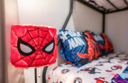 Stylish Retreat with Pool near The Parks - Foto 47