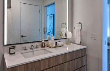 Lux Apts with Lake Views and Top Amenities - Foto 61