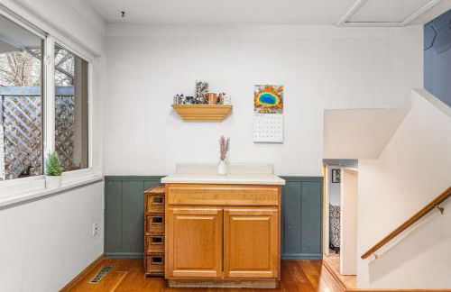 Spacious and Comfy Close to Everything Backyard - Foto 16