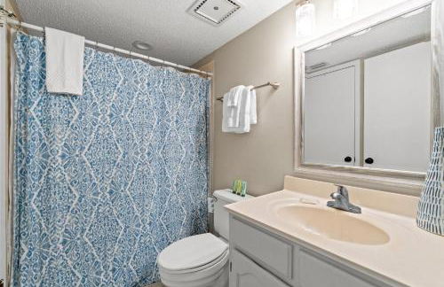 Commodore Resort #704 by Book That Condo - Foto 26