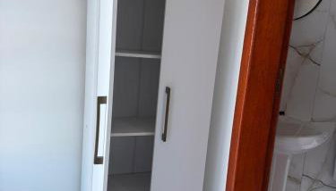 Pousada Vista da Serra, há 3min do Hospital Angelina Caron - Foto 4, wardrobe