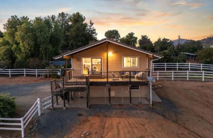 Scenic Deck w Sunset Views Near Temecula Wineries Estrada Ranch by AvantStay - Foto 3