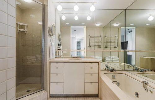 Private Beautiful Townhome w Zen Garden - Photo 22