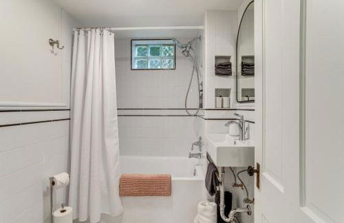 Walkable Apt with Off-Street Parking in Cheesman! - Foto 17