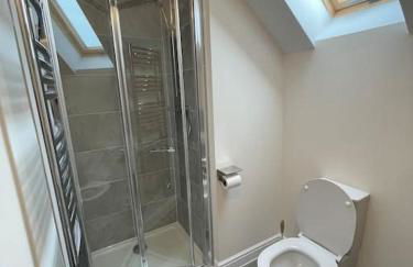 MODERN 4 BEDROOM HOUSE WITH GARDEN & PARKING - Foto 2