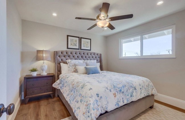 Gorgeous Upgraded 5 Bedroom & 3 Bath Home with pool - Foto 21