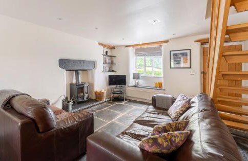 Field Cottage - Photo 2