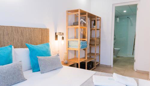 Bamblue Boutique Apartments - Photo 4, towels, wardrobe