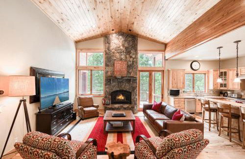 Truckee Timbers at Gray's Crossing by Tahoe Getaways - 4BR w Hot Tub, Ping Pong & EV - Foto 7