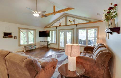 Bullfrog Bluff Mountain View Cabin with Deck! - Foto 4