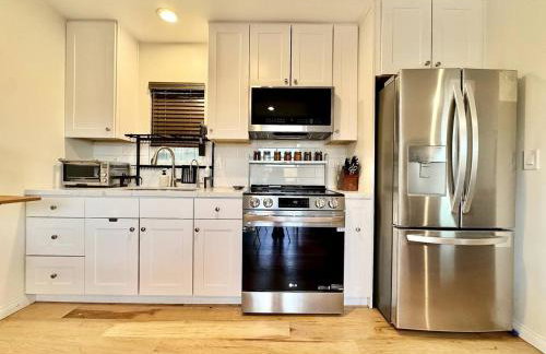 Unique Container, Home 20 Acres, Modern Stay - Photo 18