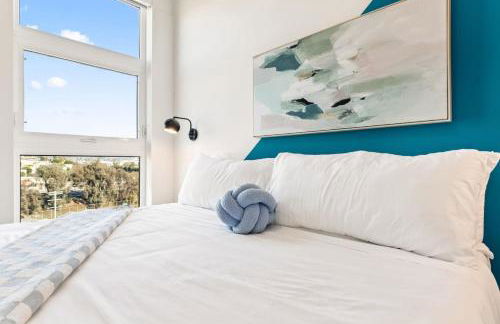 Modern Living, Stunning city views, 1Mile to Dodger Stadium - Photo 6