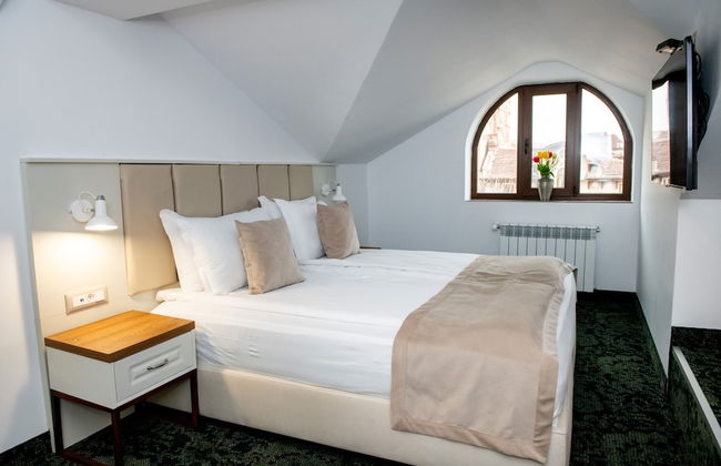 Agora Boutique - Photo 19