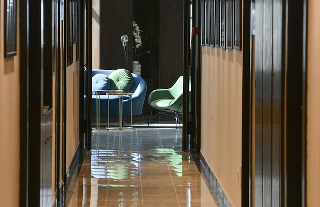 Maia Hotel Suites - Photo 4