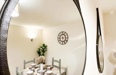 Oasis split level flat in Zone 1 - Photo 11