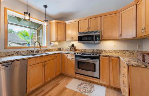 Perfect Getaway 3BR 3BA Home Close to Parks and Shopping - Foto 6