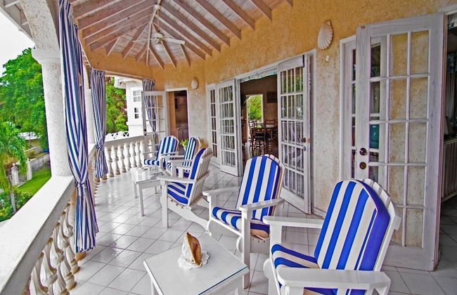 Sea Symphony Barbados - 6 B R Beachfront Villa w Staff - Foto 7