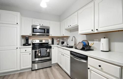 Stylish 2BR Loft Near ISU Hospitals & Downtown - Foto 8