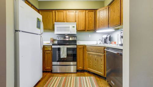 Less Than 1 Mi to Mt Snow Charming Condo with Fireplace - Foto 2