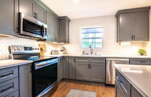 Family Retreat in Birmingham, 7BR 4BA - Photo 29