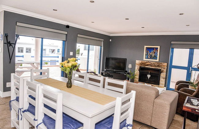Charis to Theo - Relax in Style at This 3-bedroomed Langebaan Holiday House - Foto 20