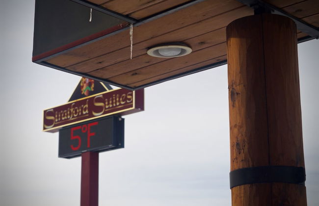 Stratford Suites - Photo 21