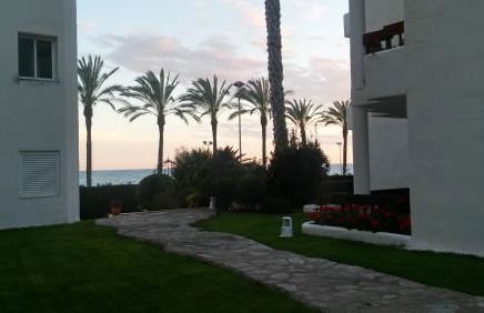 Passeig Maritim Apartment - Photo 48