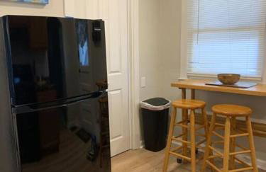 Updated & Comfy Bungalow with Parking Easy Access - Foto 14