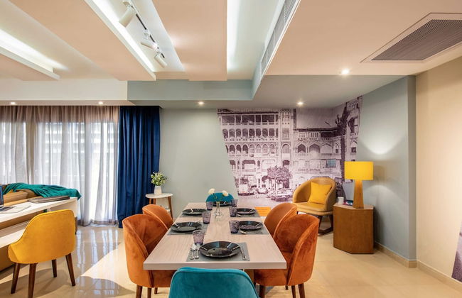 Xuru Stays I Waterfront Designer 2BR - 5 min to Airport - Foto 24