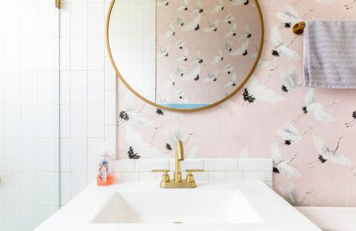 Mid-Century Modern Home Near Downtown with Free Parking - Foto 38