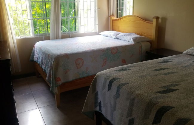 Holiday House Second floor Ste - Photo 36