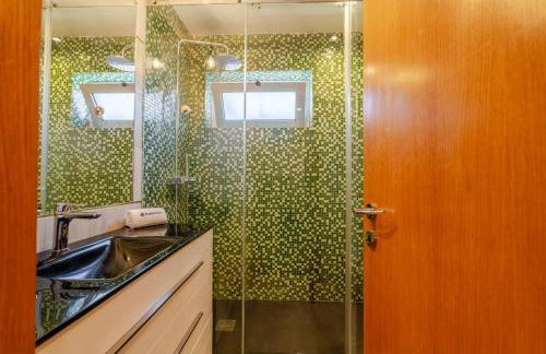 Modern Flat with Workspace in Foz by HostWise - Foto 16