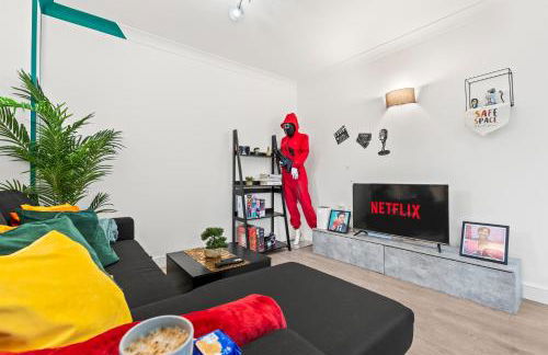 2 Cosy Bedroom Sleeps 6 02 Arena Perfect for Contractors Families and Groups - Photo 9